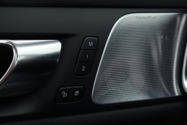 Volvo V60 T6 Recharge Ultra Dark | Pano | HUD | B&W | Stoelventi. | Massage | Memory seats | Elek. Trekhaak | 360cam