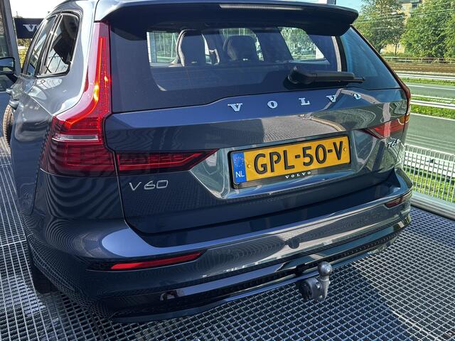 Volvo V60 2.0 T6 Plug-in hybrid AWD Plus Dark Panorama dak, Harman-Kardon premium Audio, Verwarmde stoelen V+A, Verwarmd stuurwiel, Trekhaak Semi Elektrisch, Parkeer Camera 360Gr.
