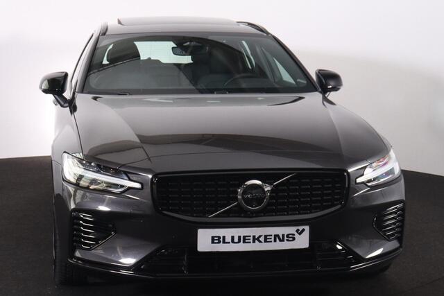 Volvo V60 T6 Recharge AWD Plus Dark - Panorama/schuifdak - IntelliSafe Assist & Surround - 360º Camera - Harman/Kardon audio - Verwarmde voorstoelen, stuur & achterbank - Parkeersensoren voor & achter - Elektr. bedienb. voorstoelen met geheugen - Elektr. inklapbare