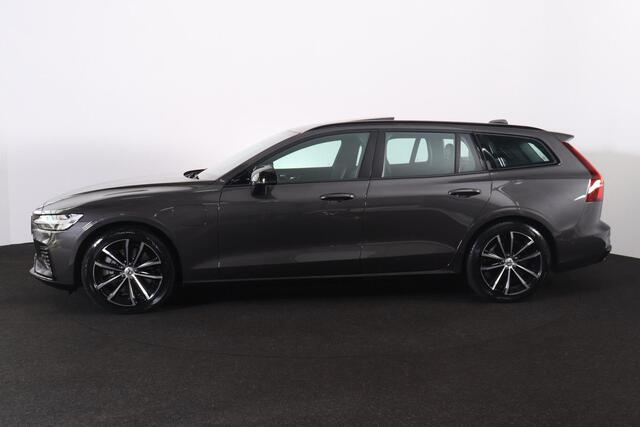 Volvo V60 T6 Recharge AWD Plus Dark - Panorama/schuifdak - IntelliSafe Assist & Surround - 360º Camera - Harman/Kardon audio - Verwarmde voorstoelen, stuur & achterbank - Parkeersensoren voor & achter - Elektr. bedienb. voorstoelen met geheugen - Elektr. inklapbare