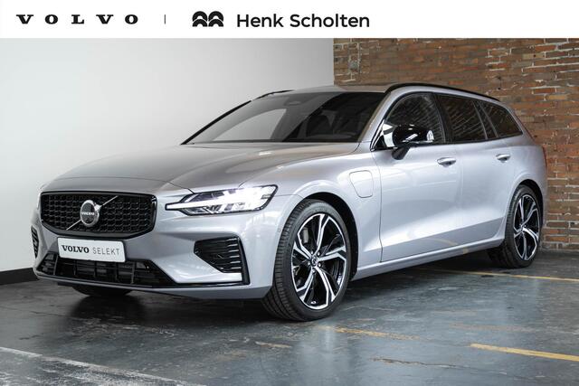 Volvo V60 T6 Plug-in hybrid AWD Plus Dark Panorama Schuif/Kanteldak | 360° Parkeercamera | Head-Up Display | Stoelverwarming | Google Infotainment | Parkeersensoren voor + achter | 19" 5-Spaaks Black / Diamond Cut velgen | Longe Range |