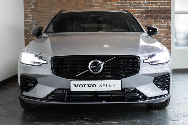 Volvo V60 T6 Plug-in hybrid AWD Plus Dark Panorama Schuif/Kanteldak | 360° Parkeercamera | Head-Up Display | Stoelverwarming | Google Infotainment | Parkeersensoren voor + achter | 19" 5-Spaaks Black / Diamond Cut velgen | Longe Range |