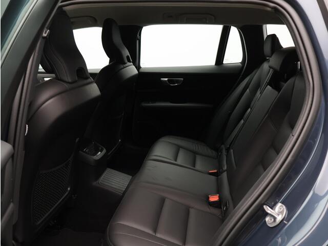 Volvo V60 2.0 T6 Plug-in hybrid AWD Essential Bright / Trekhaak / Lederen Bekleding / Adaptive Cruise / Stoel+Stuurverwarming / BLIS / Pilot Assist / Parkeercamera /