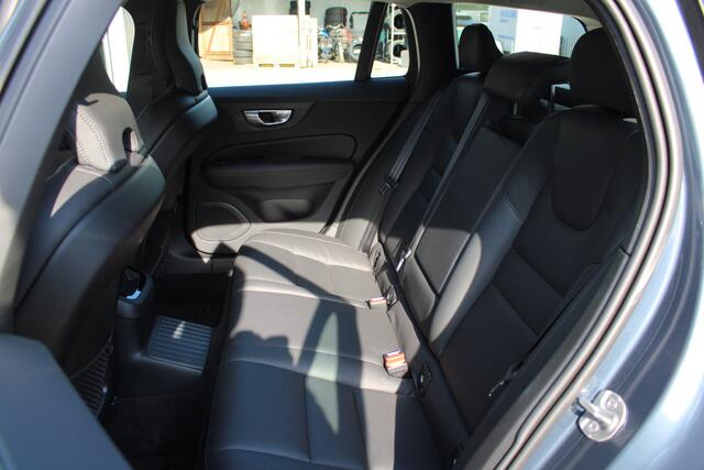 Volvo V60 T6 Plug-in hybrid AWD Essential Bright | Leder | Trekhaak | Adaptieve Cruise | All Season banden