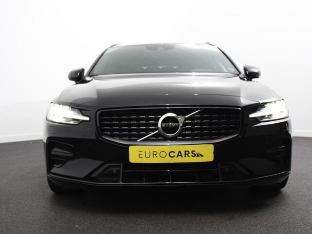 Volvo V60 2.0 B4 R-Design Navigatie Climate control Cruise control adaptive Parkeersensoren Achteruitrijcamera Keyless Navigatie Apple Carplay/ Android Auto