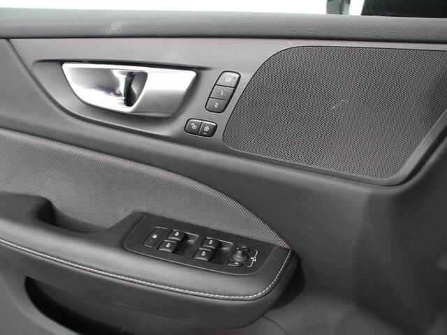 Volvo V60 2.0 B4 R-Design Navigatie Climate control Cruise control adaptive Parkeersensoren Achteruitrijcamera Keyless Navigatie Apple Carplay/ Android Auto