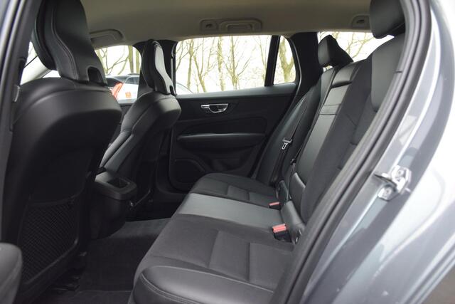 Volvo V60 2.0 T4 Momentum Pro met 19inch/Led/Carplay/Cruise