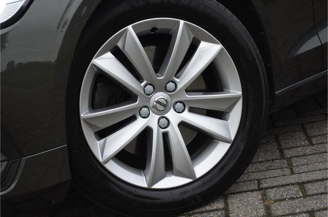 Volvo V60 2.0 B3 Momentum Business Elektr trekhaak + achterklep | Keyless | Lane assist | Virtual cockpit