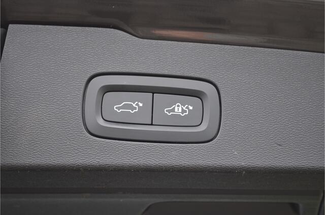 Volvo V60 2.0 B3 Momentum Business Elektr trekhaak + achterklep | Keyless | Lane assist | Virtual cockpit