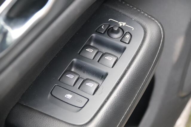 Volvo V60 2.0 B3 Momentum Advantage, Stoel & Stuurverwarming, Navi, Camera