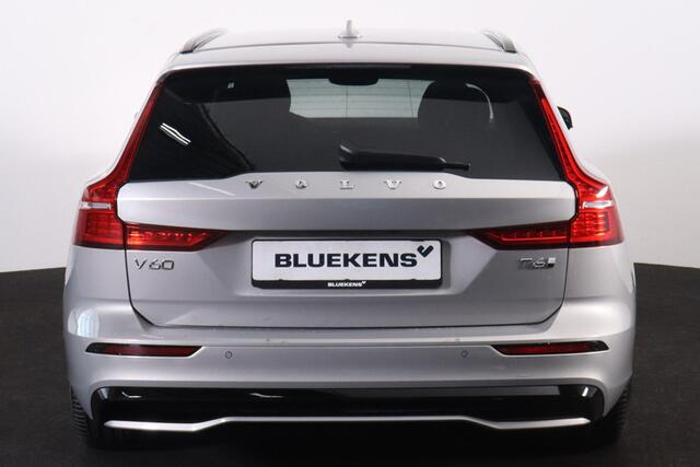 Volvo V60 T6 Recharge AWD Plus Dark - LONG RANGE - IntelliSafe Assist & Surround - 360º Camera - Harman/Kardon audio - Adaptieve LED koplampen - Verwarmde voorstoelen, stuur & achterbank - Parkeersensoren voor & achter - Elektr. bedienb. voorstoelen met geheugen -