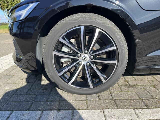 Volvo V60 2.0 T6 Plug-in hybrid AWD Essential Bright | Navigatie | Wegklapbare trekhaak | Climate control