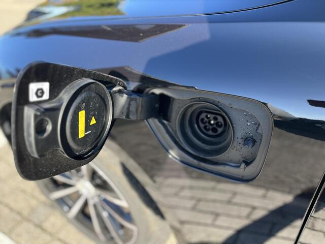 Volvo V60 2.0 T6 Plug-in hybrid AWD Essential Bright | Navigatie | Wegklapbare trekhaak | Climate control