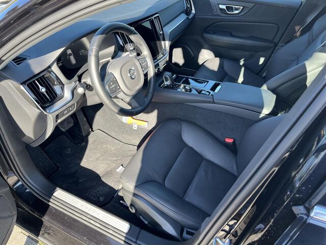 Volvo V60 2.0 T6 Plug-in hybrid AWD Essential Bright | Navigatie | Wegklapbare trekhaak | Climate control