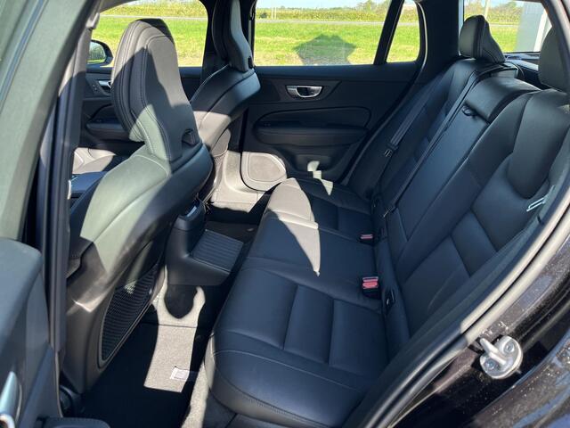 Volvo V60 2.0 T6 Plug-in hybrid AWD Essential Bright | Navigatie | Wegklapbare trekhaak | Climate control