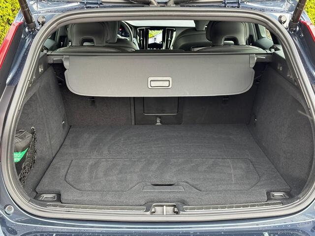 Volvo V60 2.0 T6 Plug-in hybrid AWD Plus Dark | Memory seat | Trekhaak | H&K Audio | 360 Camera