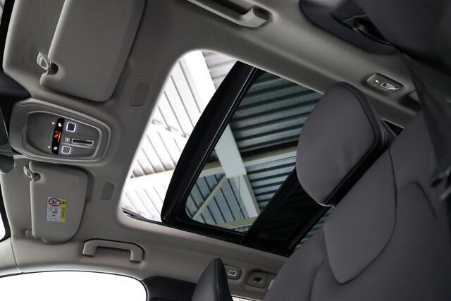 Volvo V60 2.0 B4 Ultimate Dark Panorama / Opendak /Leder / HUD / Pilot Assist / HarmanKardon / CarPlay