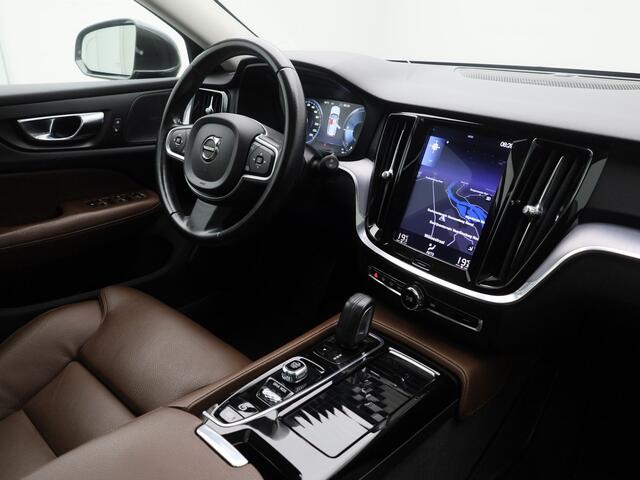 Volvo V60 2.0 T8 Twin Engine AWD Momentum | PANO | CAMERA | ADAPTIVE | H&K | KEYLESS