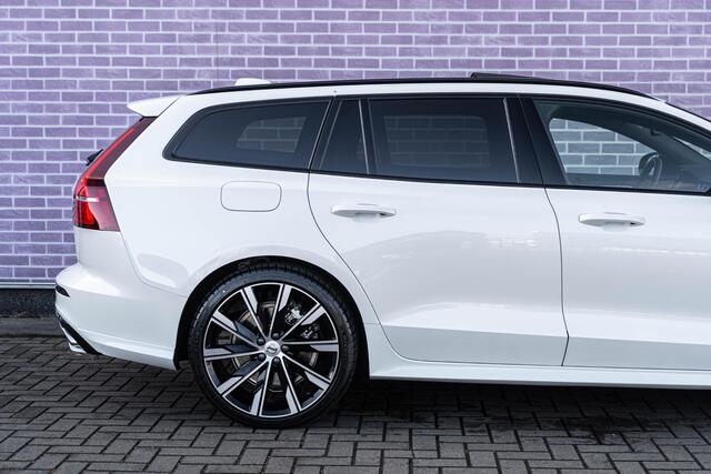 Volvo V60 T6 Recharge AWD Ultra Dark | Styling Kit | Sport Pack | Sportstoelen | Head-Up Display | Schuif-/Kanteldak | Getint Glas | Dodehoekdetectie | Harman Kardon Audio | Stuur-/Stoelverwarming Voor + Achter | Elek. Achterklep | 20" LM | | Google | Longe Range