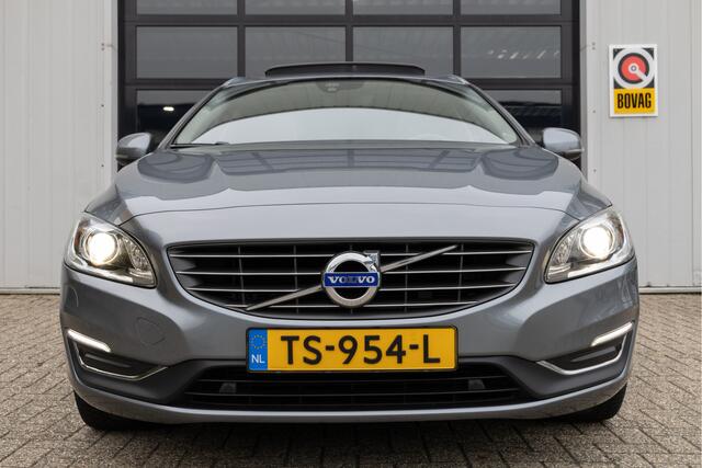 Volvo V60 2.0 T4 190PK Summum ?1JaarBOVAG?NAV?Leer?Schuifdak?Trekhaak