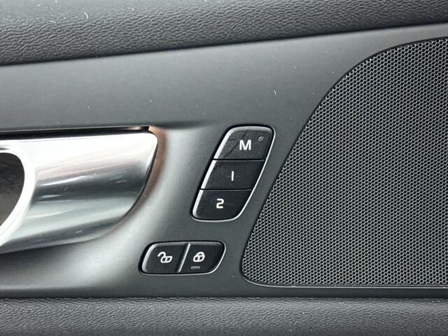 Volvo V60 B4 Aut. Plus Dark | Parkeercamera | Stoel- en stuurverwarming | Trekhaak