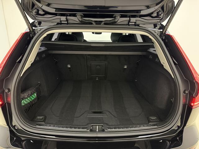 Volvo V60 B4 211pk Ultimate Dark / 20'' / Black Pack / Getint glas / Panoramadak / Head-Up / Lederen dashboard / Elektr. Stoelen / ACC / BLIS / Harman&Kardon / Keyless /