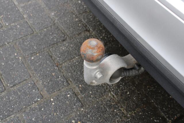 Volvo V60 B3 Automaat Momentum Business | El. Trekhaak | Camera | Adapt. Cruise | PDC V+A | Privacy glass