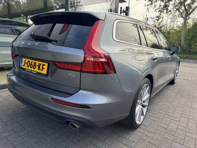Volvo V60 2.0 T4 Momentum Pro Panoramadak Lederen bekleding
