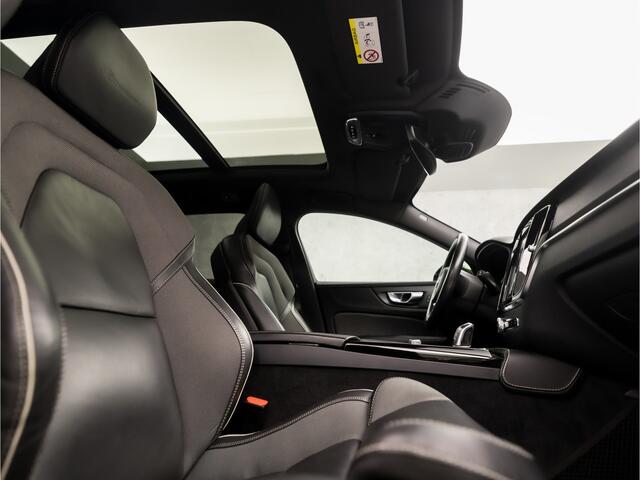 Volvo V60 2.0 T8 Twin Engine AWD R-Design 391Pk Automaat (PANORAMADAK, BLACK EDITION, HEAD-UP DISPLAY, LEDER, MEMORY SEATS, STUUR/STOELVERWARMING, HARMAN/KARODN, 360 CAMERA, ADAPTIVE CRUISE, KEYLESS, NIEUWSTAAT)