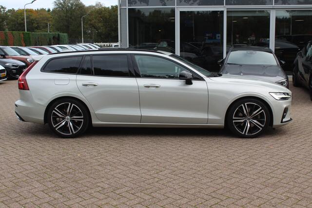 Volvo V60 2.0 B4 R-Design / Trekhaak / Panoramadak / 360Camera / Head-up / Luxe Leder / 19'' / Harman Kardon / Keyless / CarPlay / Stuur+Stoelverwarming / DAB / ACC