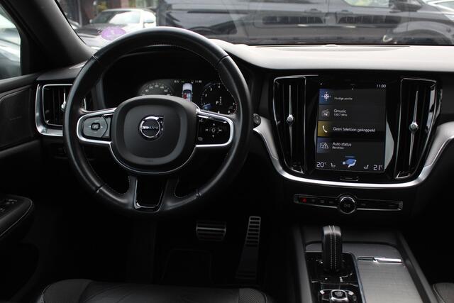 Volvo V60 2.0 B4 R-Design / Trekhaak / Panoramadak / 360Camera / Head-up / Luxe Leder / 19'' / Harman Kardon / Keyless / CarPlay / Stuur+Stoelverwarming / DAB / ACC