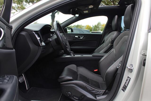 Volvo V60 2.0 B4 R-Design / Trekhaak / Panoramadak / 360Camera / Head-up / Luxe Leder / 19'' / Harman Kardon / Keyless / CarPlay / Stuur+Stoelverwarming / DAB / ACC