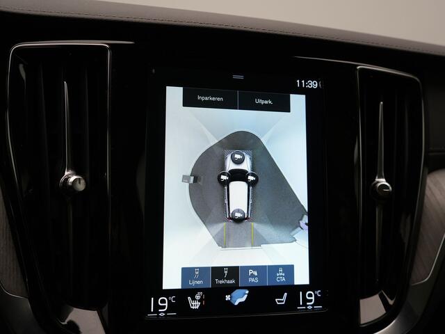 Volvo V60 2.0 T6 Recharge AWD Inscription Plug In Hybrid 350pk PHEV | Trekhaak Af Fabriek | Panodak | Adaptive Cruise | Adaptive LED | Harman & Kardon | Lederen Sportstoelen Memory & Verwarmd | Blis | Apple Carplay | Pilot Assist | Navigatie | Virtual |