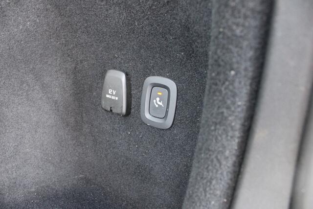 Volvo V60 T5 Automaat Momentum | Verw. Voorstoelen | PDC V+A | El. Trekhaak | AppleCarplay | 19" LMV