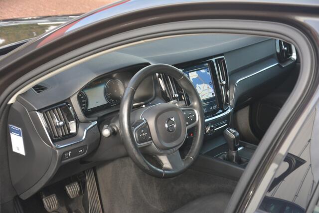 Volvo V60 2.0 D3 Momentum | Navigatie | Camera | Full LED | Stoelverwarming | NL auto!! |