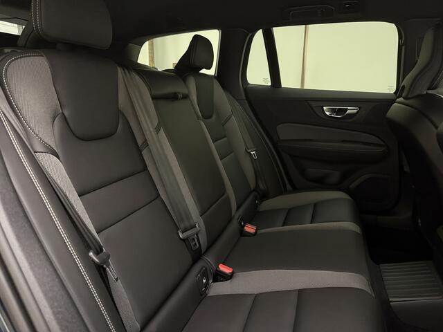 Volvo V60 T6 350pk AWD Plus Dark / Sportleder / Stoel + Stuurw. Verwarming / 19'' / Getint glas / Elektr. Stoelen / Elektr. Achterklep / PDC + Camera /