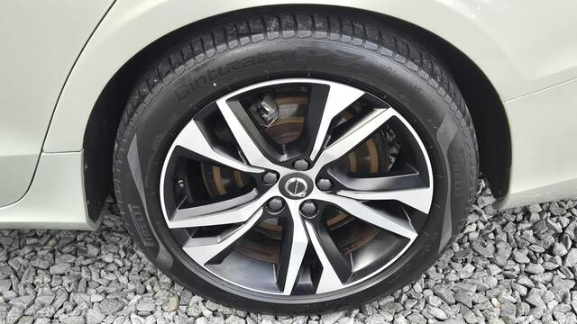 Volvo V60 2.0 T6 Twin Engine AWD R-Design 18" Wielen - Park Assist - Intellisafe Surround - Climate - Audio Line - Privacy Glass - Stoel memory Bestuurder