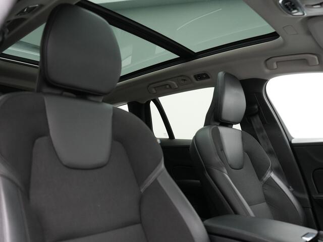 Volvo V60 T6 Twin Engine AWD Momentum Pro Plug In Hybrid 340pk Dealer O.H PHEV | Panodak | Adaptive Cruise | 360 Camera | Head Up | Sportstoelen Verwarmd | Harman & Kardon | Apple Carplay | Blis | Navigatie | Keyless | Virtual | DAB |