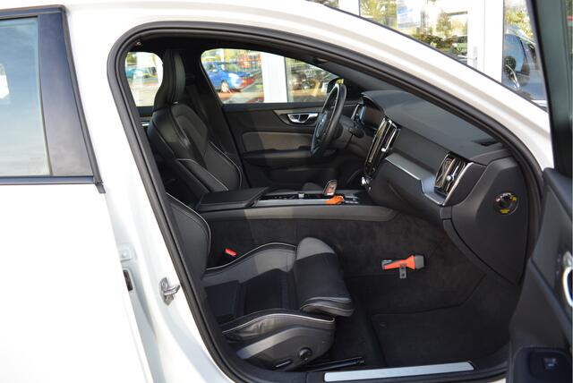 Volvo V60 2.0 B4 R-Design | Pano | Pilot | Adaptive | Orig. NL |