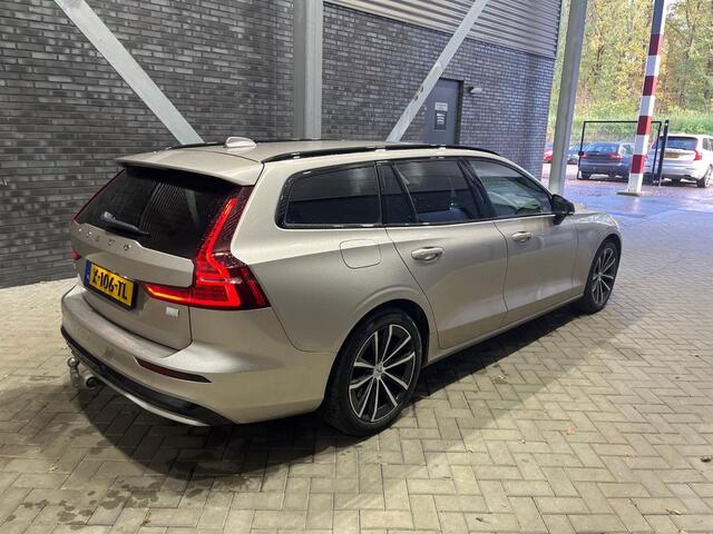 Volvo V60 T6 Plug-in hybrid Plus Dark | ACC | Trekhaak | BLIS | Camera | Keyless | Vol-Leder