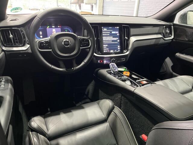 Volvo V60 T6 Plug-in hybrid Plus Dark | Panoramadak | Trekhaak | ACC | 360° Camera | Stoel+Stuurverwarming