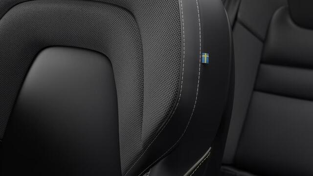 Volvo V60 2.0 T8 Plug-in hybrid AWD Plus Dark | Verwacht Dec. 2025 | Schuif/Kantel-Panoramadak | 360º Camera | Head-Up Display | Donker Getint Glas | 19" Lichtmetalen Wielen |