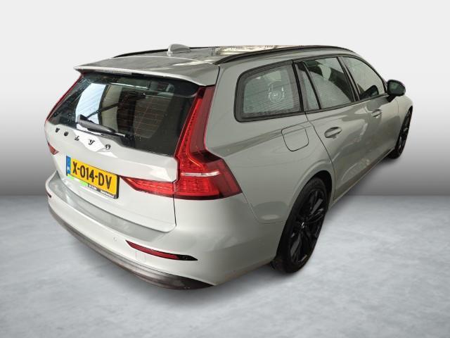 Volvo V60 2.0 B3 Essential Edition | Sport Pack | 19" Black Edition Velgen | Leder | Adaptieve Cruise Control | Stoelverwarming | Park Assist |