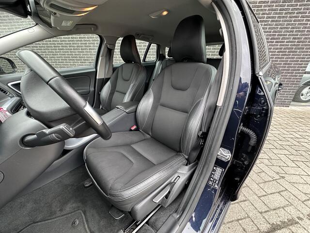 Volvo V60 1.5 T3 Momentum | Navigatie | Stoelverwarming | Automaat | Climate Control