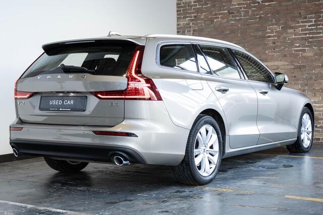 Volvo V60 B3 Momentum Advantage |Adaptive Cruise Control | BLIS | Stoelverwarming | Harman Kardon Premium Audio | Parkeercamera | Parkeersensoren voor + achter | Dealeronhouden | Navigatie | Apple Carplay/Android Auto