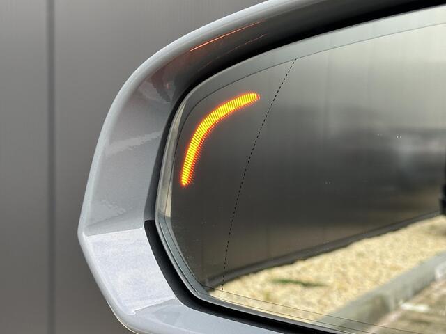 Volvo V60 2.0 B4 Essential Edition Climate / park assist / Driver assist / 18 inch.