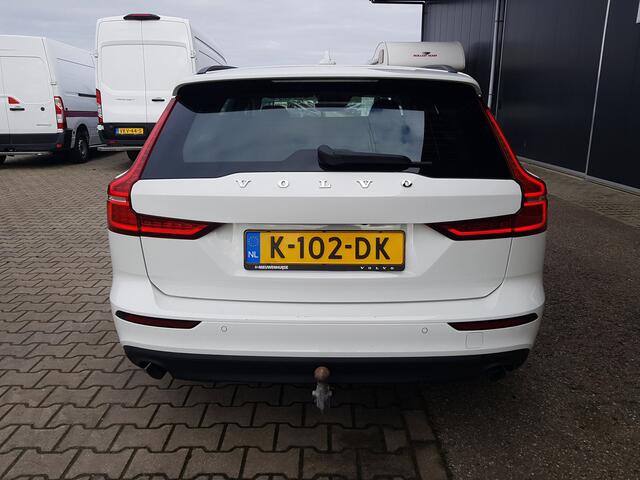 Volvo V60 2.0 B3 Momentum Advantage