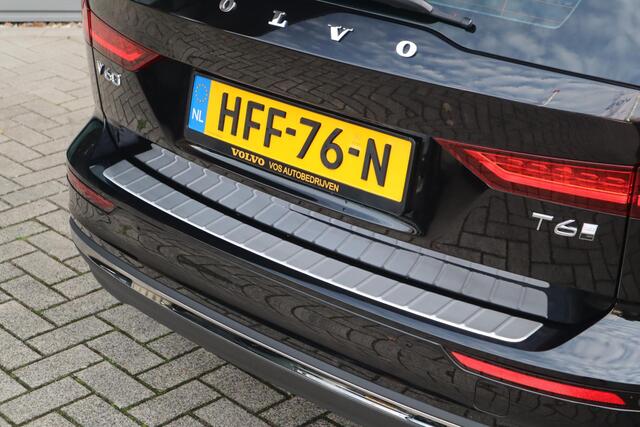 Volvo V60 2.0 T6 Plug-in hybrid AWD Essential Edition | Stoelverwarming voor + achter| Stuurwielverwarming| Side-Skirts| RVS- bumperbescherming achter|
