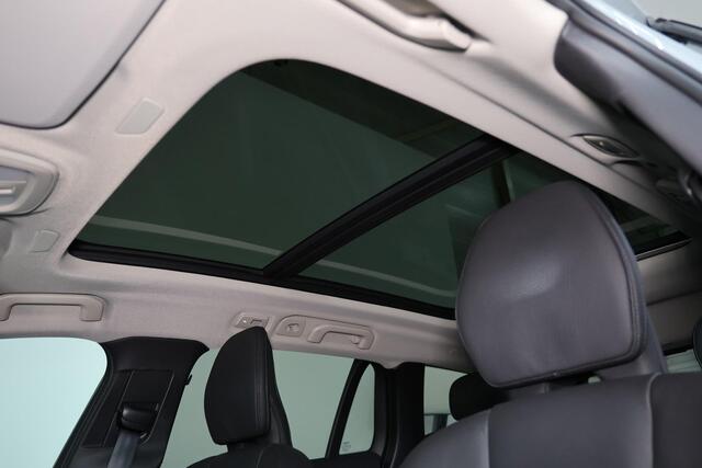 Volvo V60 T6 Recharge AWD Plus Dark - Panorama/schuifdak - IntelliSafe Assist & Surround - 360º Camera - Harman/Kardon audio - Adaptieve LED koplampen - Verwarmde voorstoelen, stuur & achterbank - Parkeersensoren voor & achter - Elektr. bedienb. voorstoelen met geh