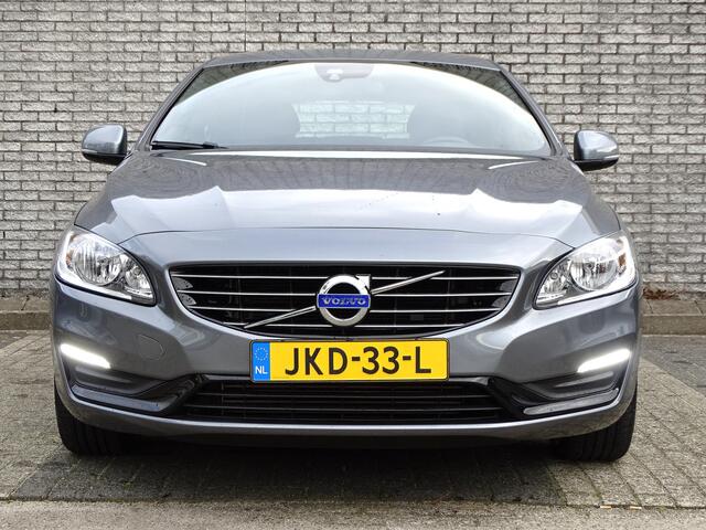 Volvo V60 2.0 T3 Momentum Trekhaak | Leder | Nette auto |